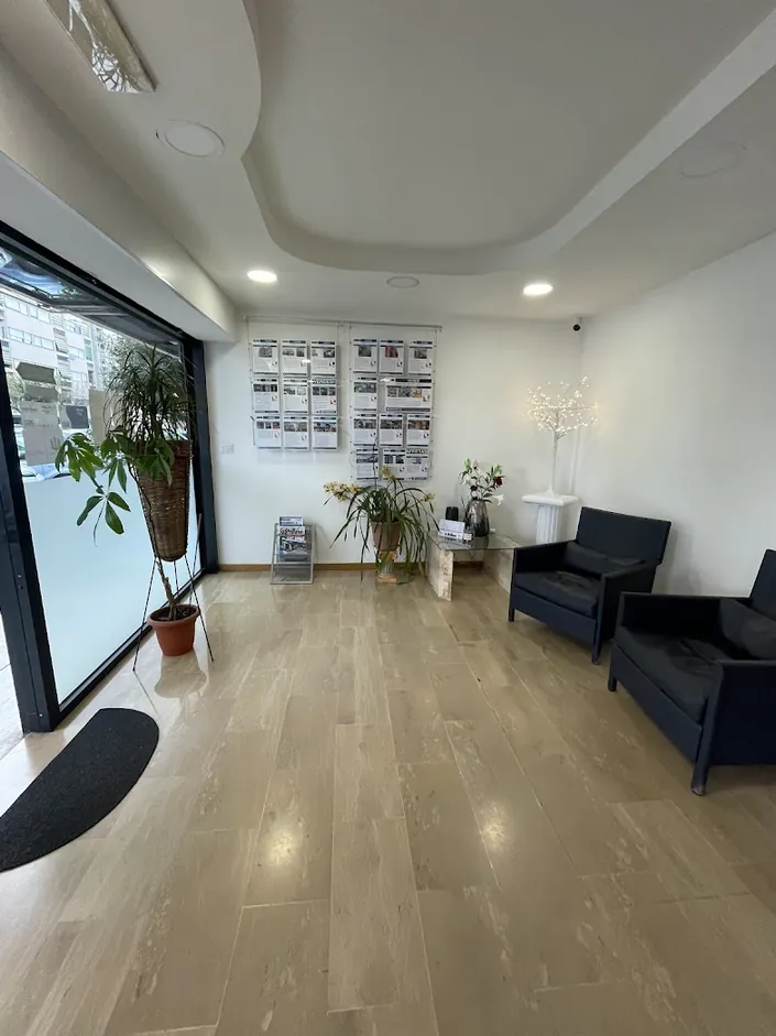 Agenzia LATINLUX IMMOBILIARE di Daniela Di Pofi LATINA