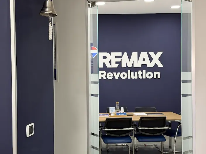 RE/MAX Revolution